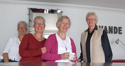 from left: Faith, me, Mum, May